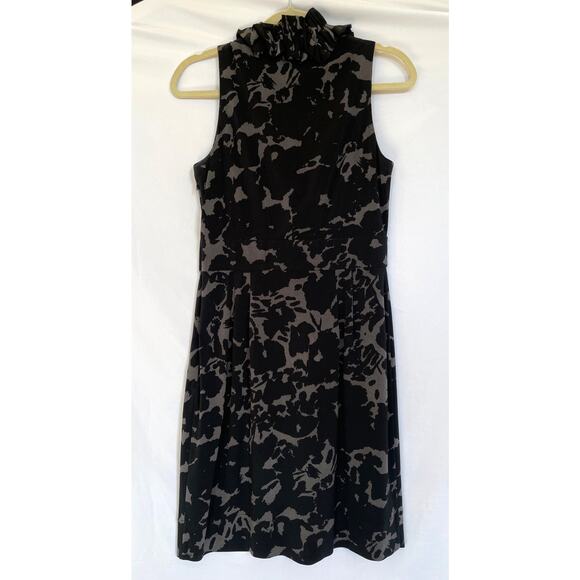 Taylor Ruffle Front Black Grey Sleeveless Sheath Abstract Floral Dress, Size 8 - Picture 2 of 6